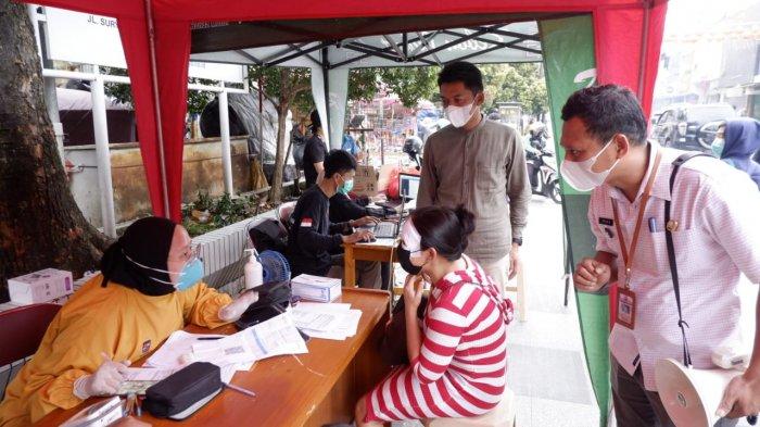 Hari ini, Rabu (20/4/2022) dijadwalkan di depan gedung Plaza Bogor dan Foodcourt Jimmy Suryakencana. Bagi warga yang beruntung akan mendapatkan doorprize minyak goreng dan takjil gratis selama persedian masih ada.