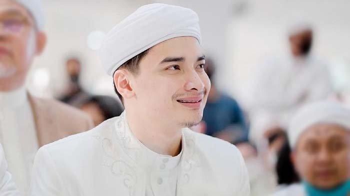 Diisukan Nikah Diam-diam, Sosok Istri Baru Alvin Faiz Disorot, Larissa Chou Ungkap Kebahagiaan