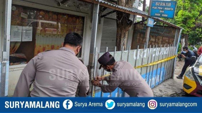 Anggota Satreskrim Polres Mojokerto Kota melakukan olah TKP di rumah pijat di Dusun/ Desa Mlirip, Kecamatan Jetis, Kabupaten Mojokerto, Kamis (4/2/2020).