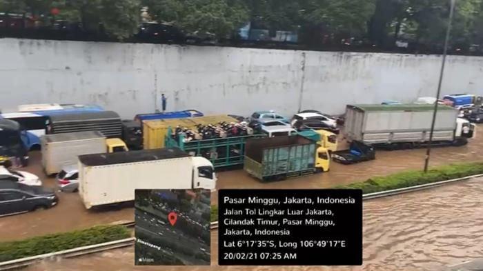 Ratusan kendaraan terendam banjir Tol JORR Pasar Minggu, Sabtu (20/2/2021)