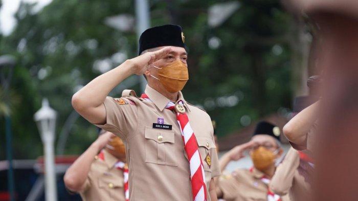 Bima Arya melantik pengurus Kwarcab Pramuka Kota Bogor dan pengurus Lembaga Pemeriksa Keuangan Kwarcab Pramuka Kota Bogor masa bakti 2020-2025 secara daring dan offline di Plaza Balai Kota Bogor, Rabu (13/1/2021).