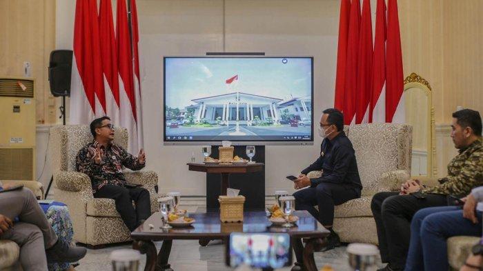 Ketua Dewan Pengurus APEKSI (Asosiasi Pemerintah Kota Seluruh Indonesia) Bima Arya menerima kunjungan Direktur Jenderal Keuangan Daerah Kementerian Dalam Negeri (Kemendagri) Mochamad Ardian Noervianto, Kamis (1/4/2021) di Balaikota Bogor.