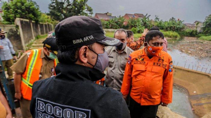 Bima Arya meninjau dua titik rawan bencana di wilayah Mekarwangi dan Cibadak, Kecamatan Tanah Sareal.