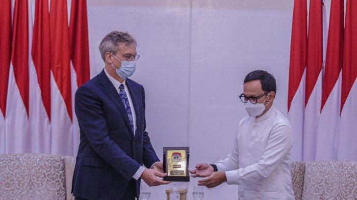Bima Arya menerima kunjungan Duta Besar (Dubes) Uni Eropa untuk Indonesia dan Brunei Darussalam, Vincent Piket di Paseban Suradipati, Balai Kota Bogor, Kamis (25/2/2021).