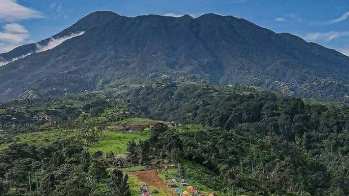 Rekomendasi tempat wisata di Bogor yang tawarkan pesona alam paling kece.