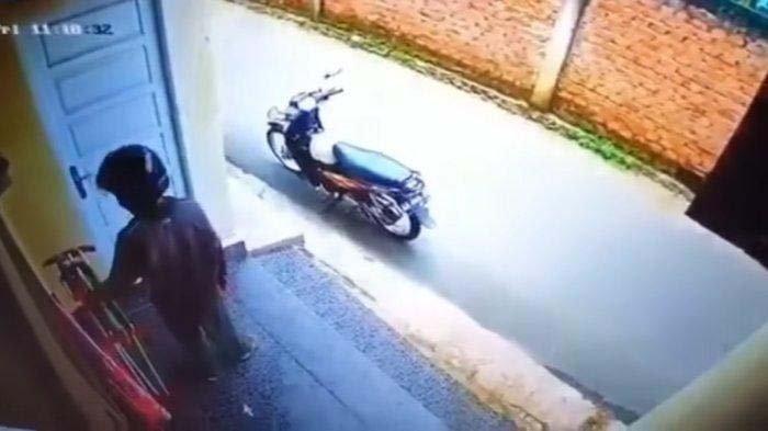 VIRAL Aksi Pria Curi Pakaian Dalam Wanita di Kosan, Sosok Pelaku Terekam Kamera CCTV
