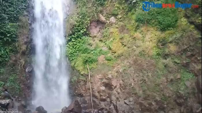 Curug Ciherang di Desa Wargajaya, Kecamatan Sukamakmur