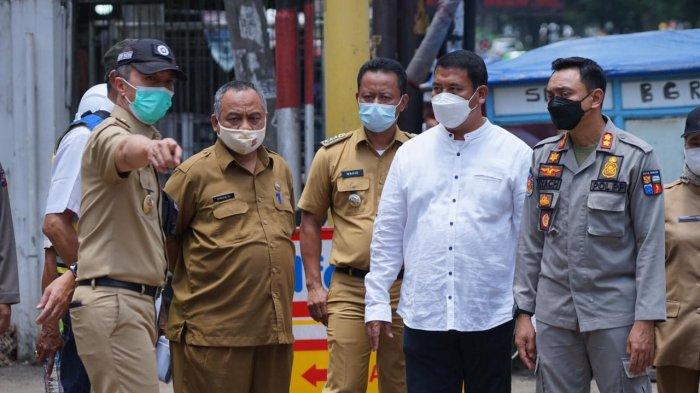 Pemerintah Kota (Pemkot) Bogor akan mengembalikan fungsi jalur pejalan kaki atau pedestrian di sepanjang simpang Warung Jambu hingga Mal Lippo Keboen Raya. Untuk memastikan pengerjaan tersebut berjalan sesuai rencana, Wakil Wali Kota Bogor, Dedie A Rachim mengecek langsung ke lokasi, Senin (22/3/2021).