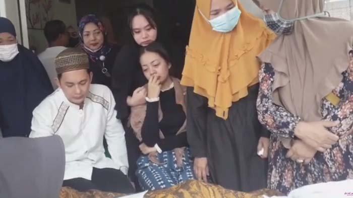 ibunda Kiki Farrel meninggal dunia