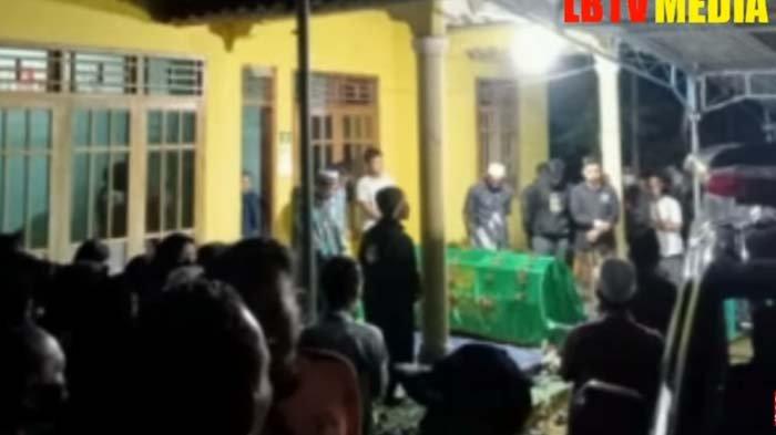 isak tangis warnai pemakaman Iska Nurrohmah, buruh cantik yang tewas dibacok di Bekasi