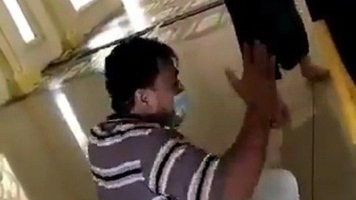 Video viral pengusiran jamaah di Masjid Al Amanah Harapan Indah Medan Satria, Kota Bekasi, Jawa Barat, Selasa, 27 April 2021 siang.