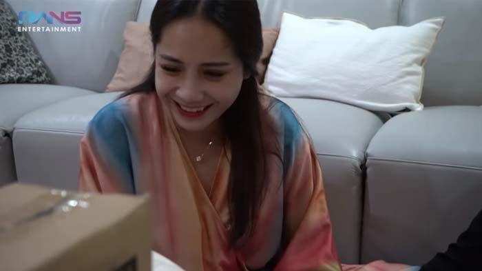 Nagita Syok Pakai Barang Rp 15 Ribu, Istri Raffi Ahmad Meringis Lihat Kakinya Sobek