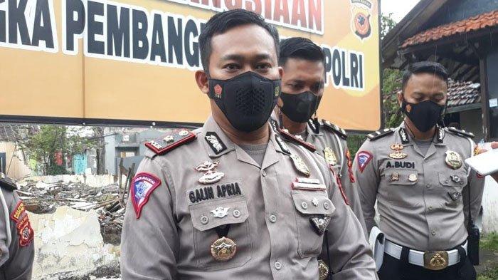 Kasat Lantas Polresta Bogor Kota Kompol Galih Apria saat menjelaskan mengenai kecelakaan beruntun di jalan Sudirman, Selasa (18/1/2021).