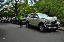 Kecelakaan beruntun di Jalan Jalak Harupat, Kota Bogor, Senin (12/4/2021)