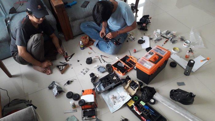Komunitas Rujukan Pokwan DPRD Kabupaten Bogor sedang memodifikasi RC-nya