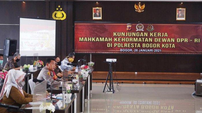 Kunjungan kerja (Kunker) Mahkamah Kehormatan Dewan (MKD) DPR RI di Aula Mako Polresta Bogor Kota, Jalan Kapten Muslihat, Selasa (26/1/2021).