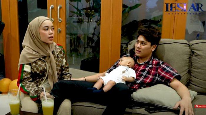 Belum lama ini keduanya nampak asyik membicarakan soal masa lalu Lesty Kejora. Namun, ada beberapa momen percakapan yang membuat Lesty Kejora pusing.