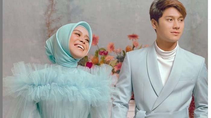LIVE lamaran Rizky Billar dan Lesty Kejora sore ini, Dede Gemetar Pegang Tangan Ibu