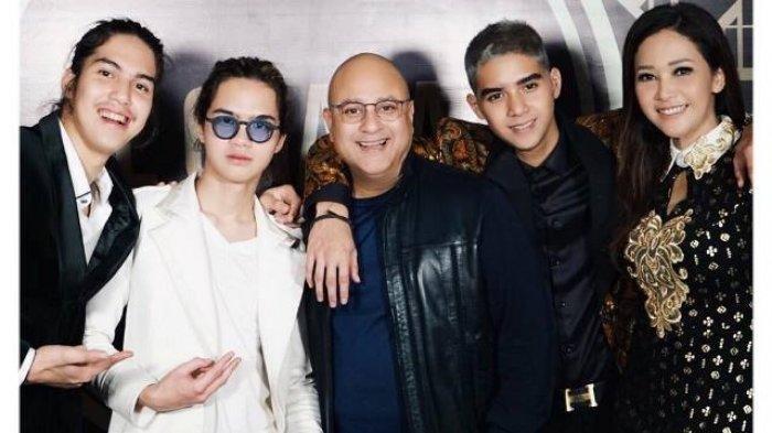 Maia Estianty bareng Irwan Mussry dan Al El Dul di ulang tahun Al Ghazali