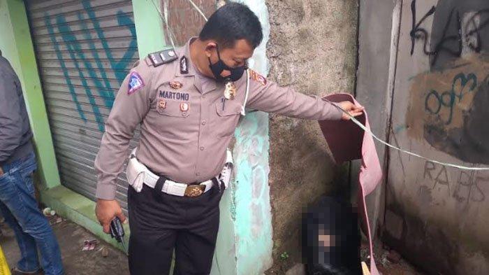 Warga Kampung Jembatan 2, Kelurahan Sukaresmi RT 2/3, Kecamatan Tanah Sareal, Kota Bogor digegerkan dengan temuan plastik hitam berisi mayat, Kamis (25/2/2021).
