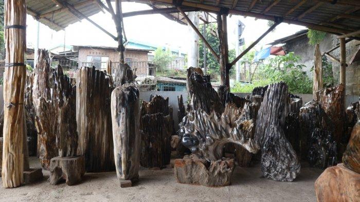 Naufal Art, toko furniture yang memproduksi berbagai perabot interior rumah dengan tujuan pemanfaatan limbah kayu menjadi perabot rumah tangga yang memiliki nilai fungsional dan nilai seni.