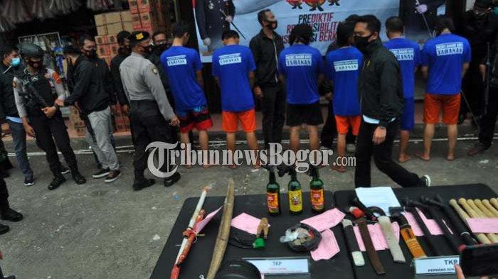 Sejumlah barang bukti senjata tajam dan bom molotov disita dari oknum anggota Ormas di Kota Bogor.