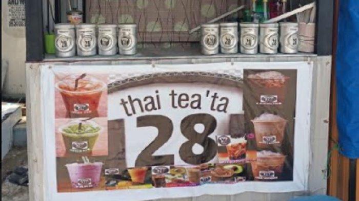 Outlet Thaetea'ta28 milik pemain Persikabo 1973 Aditya Putra Dewa dan Dewi Andriani.