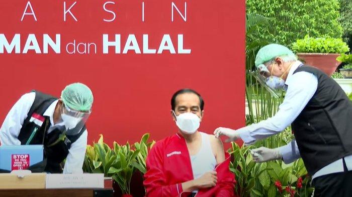 Presiden Jokowi Disuntik Vaksin Covid Sinovac oleh Wakil Ketua Dokter Kepresidenan Prof dr Abdul Muthalib, Rabu (27/1/2021)