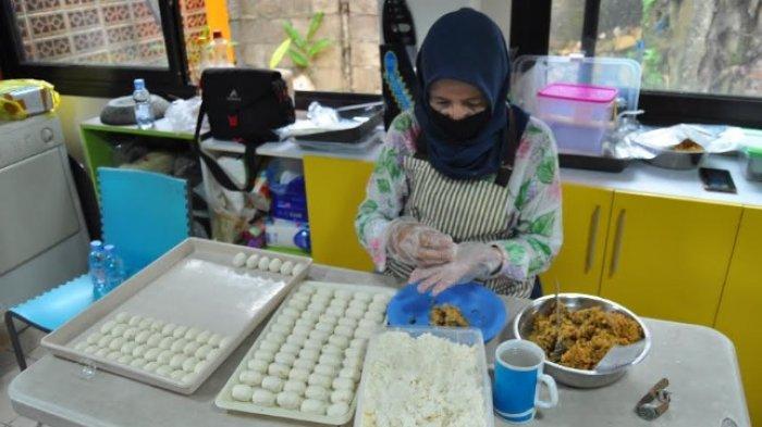 Proses pembuatan Combro
