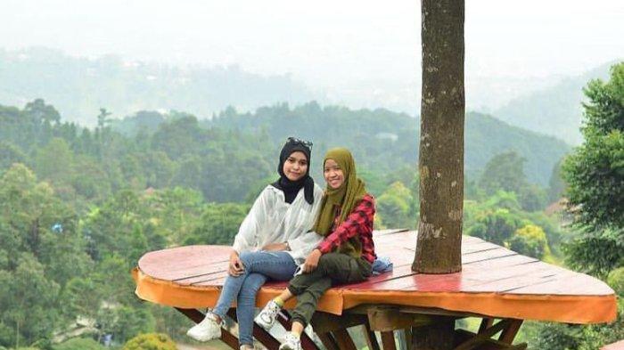 Rekomendasi tempat wisata di Bogor yang, salah satunya Ranggon Hills.