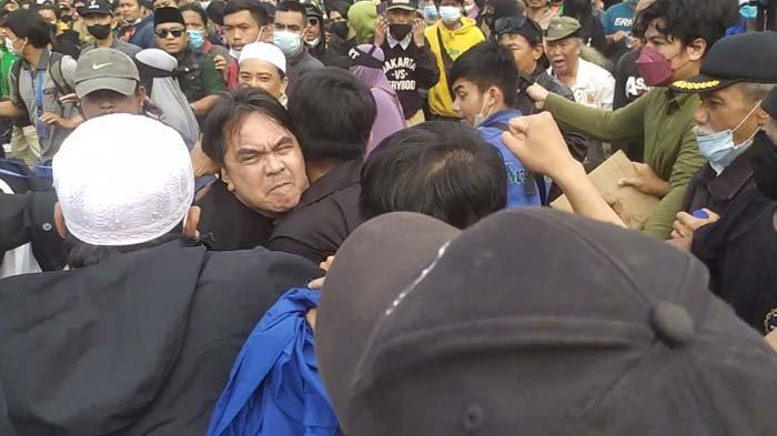selain dikeroyok, Ade Armando nyaris jadi korban pencurian, sosok ini penyelamat
