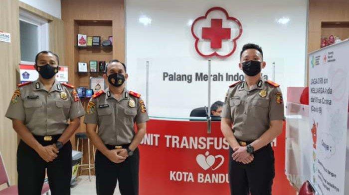 Peserta didik Sekolah Staf dan Pimpinan Menengah (Sespimmen) Polri Dikreg ke-61 Tahun Ajaran 2021 melaksanakan bakti sosial berupa kegiatan donor darah