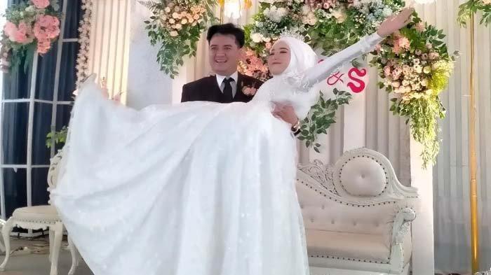 Foto pernikahan diduga Steno Ricardo dengan Usi, istri barunya
