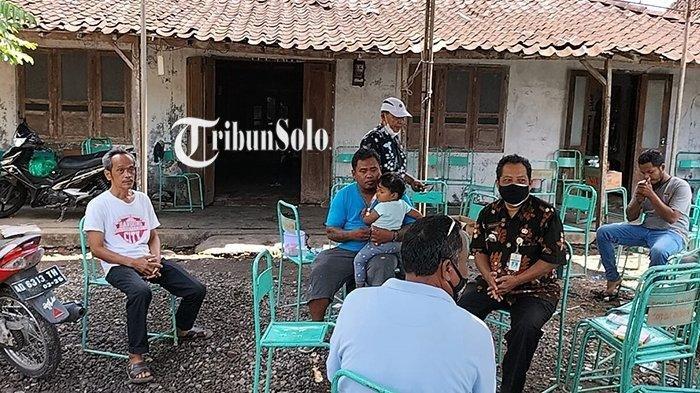 Suasana rumah duka korban pembunuhan di Klaten di Desa Taji, Kecamatan Juwiring, Kabupaten Klaten, Selasa (2/11/2021).