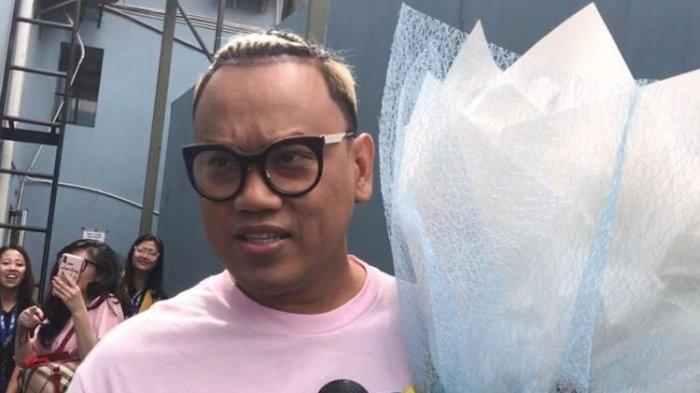 Pembawa acara Uya Kuya saat ditemui di Gedung Trans TV, Tendean, Jakarta Selatan, Senin (28/1/2019).(KOMPAS.com/DIAN REINIS KUMAMPUNG )