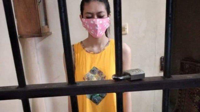 viral foto Nani pengirim sate sianida pakai daster