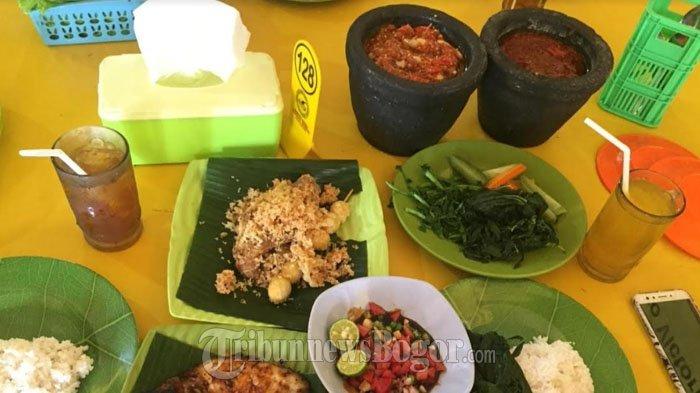 Warung Sunda Sambal Dower Ayam Kampung, di Komplek Ruko Mayor Oking II, Jalan Mayor Oking, Ciriung, Cibinong, Kabupaten Bogor.