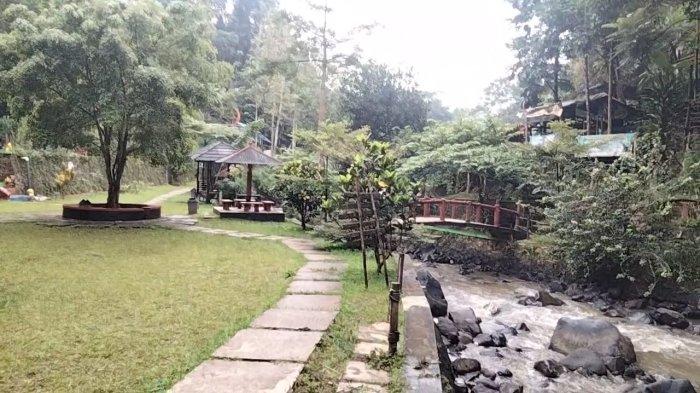 Curug Bangkong yang terletak di Desa Kertawirama, Kecamatan Nusaherang, Kuningan