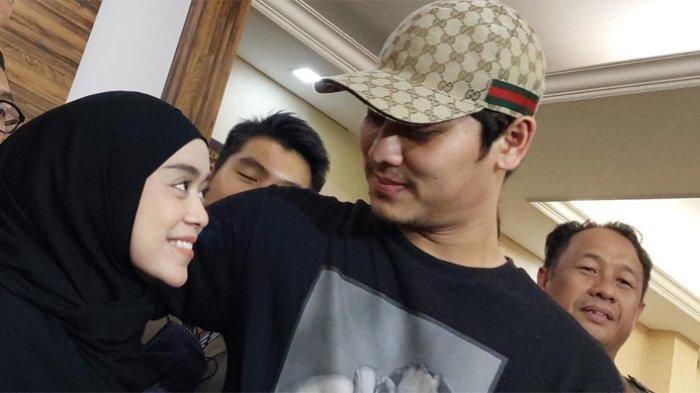 DAMAI, Rizky Billar & Lesti Kejora Pamer Full Senyum ke Publik, Mesra Saling Rangkul