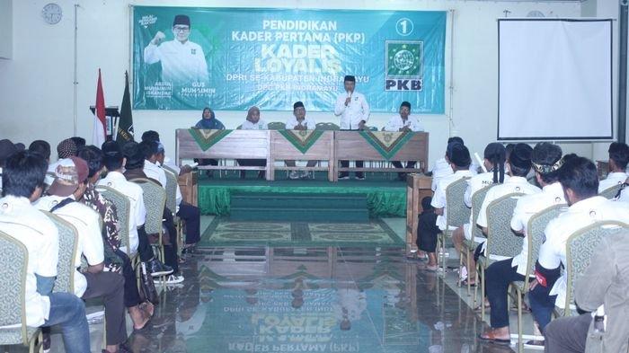 DPC PKB Indramayu saat menggelar kegiatan Pendidikan Kader Pertama Kader Loyalis di Kampus Hijau Kaplongan Indramayu, Selasa (27/12/2022).
