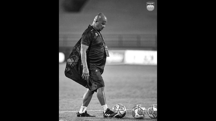 Foto-foto kenangan almarhum Pak Ajun semasa hidup yang diunggah Twitter Persib, Rabu (31/8/2022).