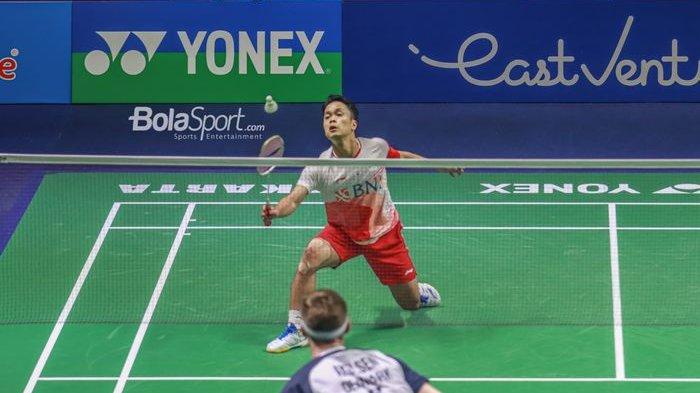 Atlet bulutangkis tunggal putra Indonesia, Anthony Sinisuka Ginting (Anthony Ginting), sedang bertanding di Istora Senayan, Jakarta pada 17 Juni 2022.