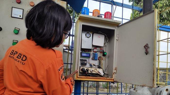 Inovasi sensor siabahbanyu yang terpasang di Sungai Cimanuk di Bendung Karet Rambatan Indramayu, Jumat (9/12/2022).