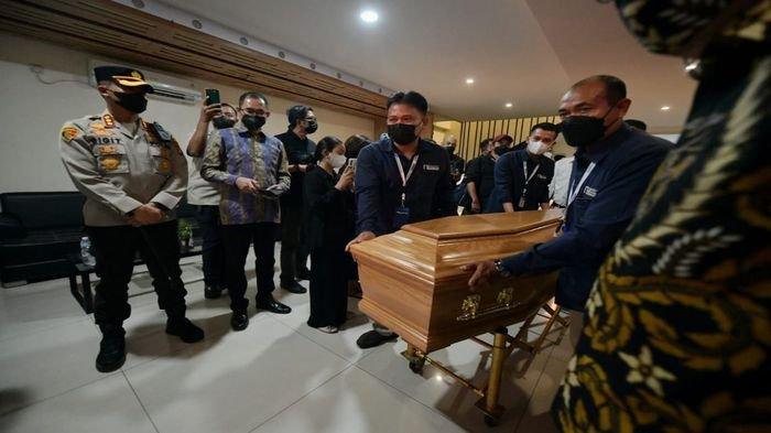 Jenazah putra sulung Gubernur Jawa Barat Ridwan Kamil, Emmeril Kahn Mumtadz atau Eril, tiba di Tanah Air, Minggu (12/6/2022) sore.