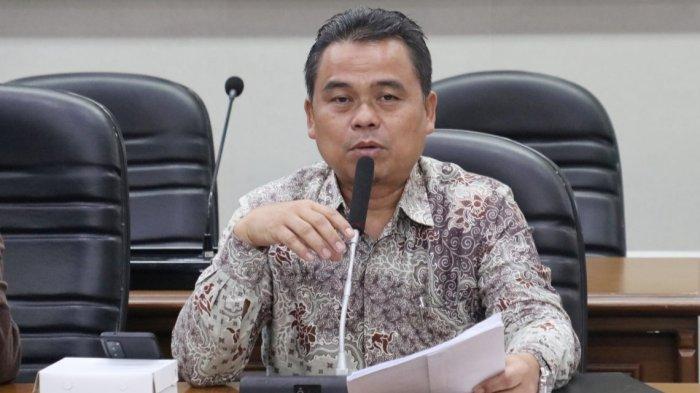 Ketua Komisi II DPRS Kota Cirebon, H Karso, saat rapat kerja bersama DPRKP Kota Cirebon di Griya Sawala DPRD Kota Cirebon, Jalan Siliwangi, Kota Cirebon, Selasa (24/1/2023)