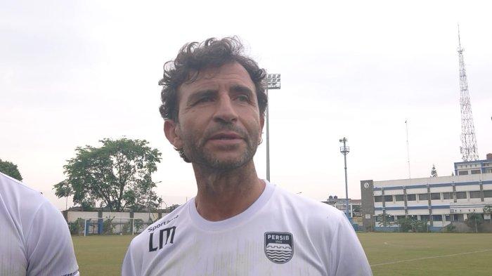 Luis Milla usai memimpi sesi latihan Persib Bandung di Stadion Sidolig, Kota Bandung, Kamis (1/9/2022)