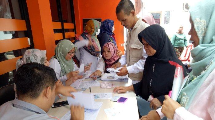 PT POS Majalengka mulai menyalurkan BLT BBM kepada masyarakat asal Kecamatan Majalengka, Rabu (6/9/2022).