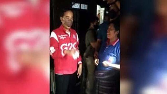 Presiden Joko Widodo blusukan ke rumah warga di Ende, Selasa 31 Mei 2022 malam.