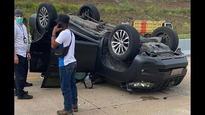 Mobil yang ditumpangi Rektor Institut Pemerintahan Dalam Negeri (IPDN), Dr. Hadi Prabowo terlibat kecelakaan lalu lintas di Tol Cisumdawu, Kabupaten Sumedang, di sekitar exit Pamulihan, Rabu (30/11/2022).
