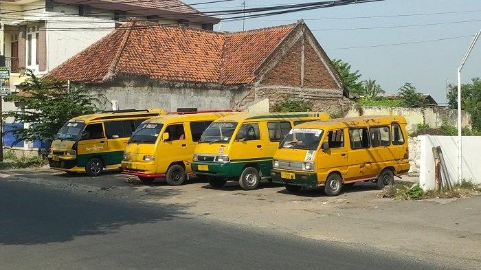 Sejumlah angkutan umum jalur Prapatan-Rajagaluh Majalengka mogok operasi buntut kenaikkan harga BBM, Senin (5/9/2022)